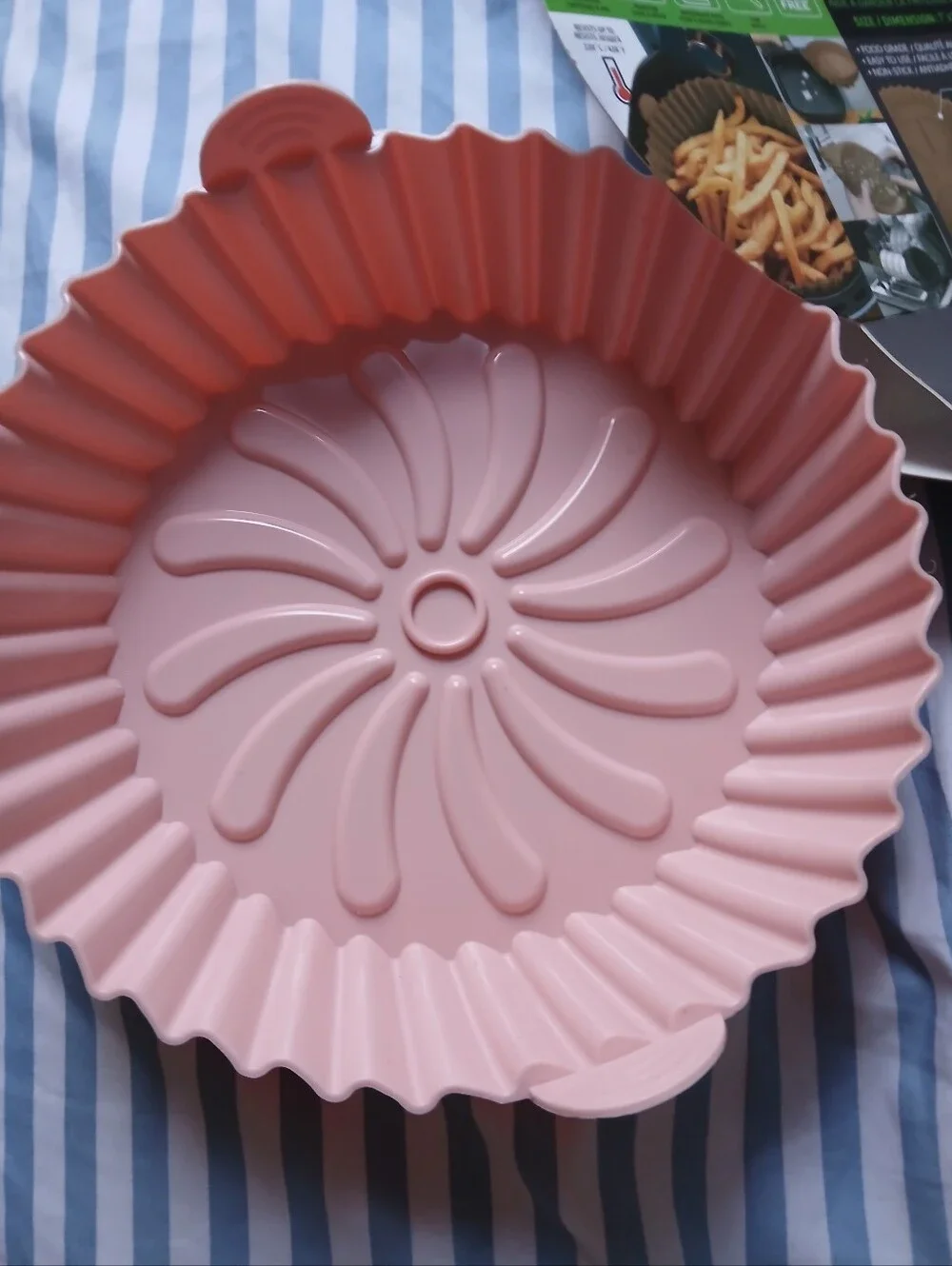 Ideal Kitchen Pink Silicone Air Fryer Liner. Never Used. NWT.